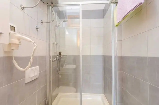 Tek Büyük Yataklı Oda (Twin or Double Room with Sea View)