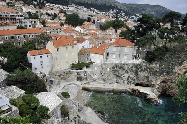 Tek Büyük Yataklı Oda (Twin or Double Room with Sea View)