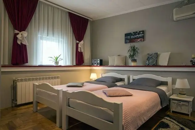 Classic Tek Büyük veya İki Ayrı Yataklı Oda