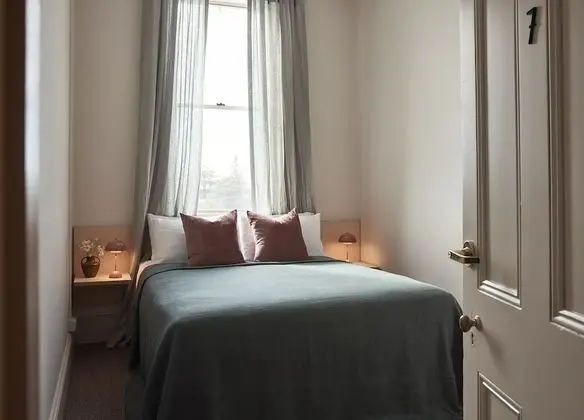 Deluxe Tek Büyük Yataklı Oda, Kısmi Deniz Manzaralı