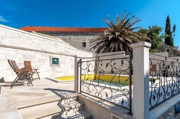 Tek Büyük Yataklı Oda (Standard Double Room with Sea View)