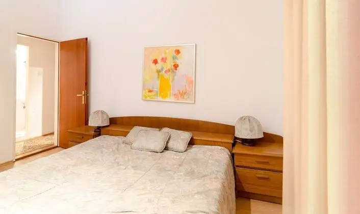 Basic Tek Büyük Yataklı Oda, 1 Çift Kişilik Yatak (Private External Bathroom)