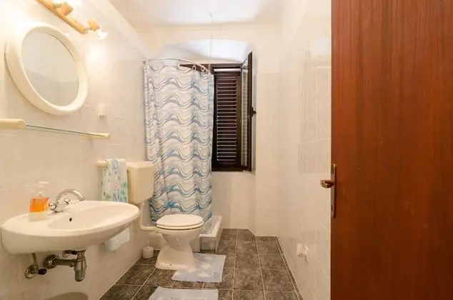 Basic Tek Büyük Yataklı Oda, 1 Çift Kişilik Yatak (Private External Bathroom)