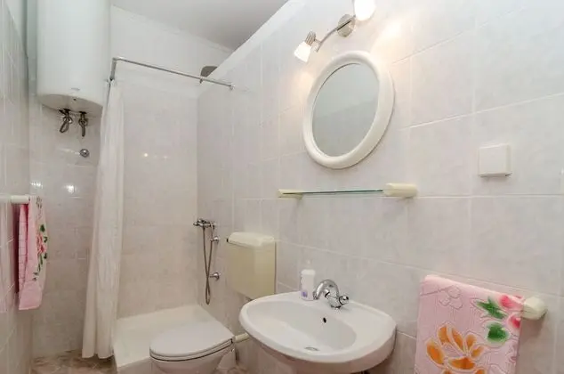 Basic Tek Büyük Yataklı Oda, 1 Çift Kişilik Yatak (Private External Bathroom)