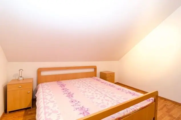 Basic Üç Kişilik Oda, Birden Çok Yatak (Private External Bathroom)