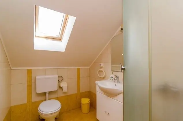 Basic Üç Kişilik Oda, Birden Çok Yatak (Private External Bathroom)
