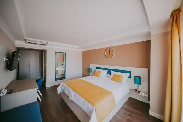 Tek Büyük Yataklı Oda, Balkon, Deniz Manzaralı