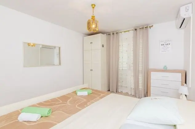 Tek Büyük Yataklı Oda (Double Room with Terrace and Sea View)