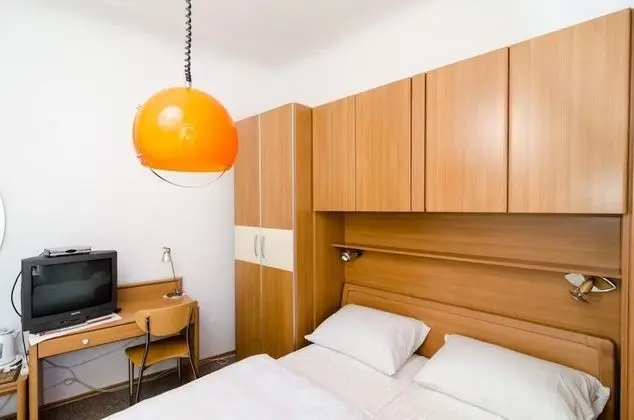 Tek Büyük Yataklı Oda (Double Room with Patio)