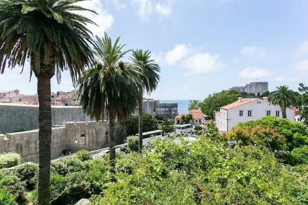 Üç Kişilik Oda, Deniz Manzaralı