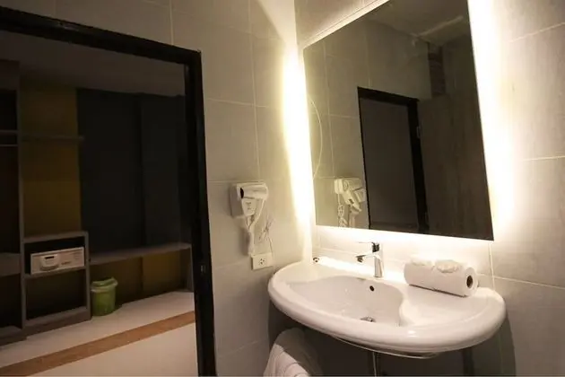 Standard Queen Room