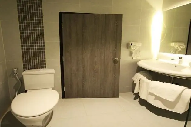 Standard Queen Room