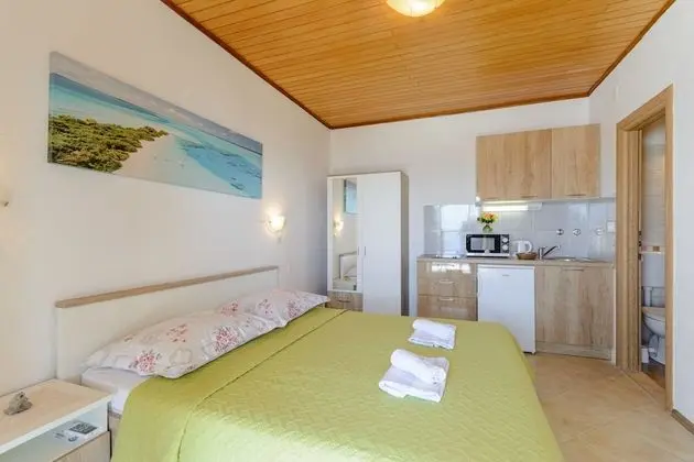 Tek Büyük Yataklı Oda (Double Room with Terrace and Sea View)