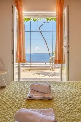 Tek Büyük Yataklı Oda (Double Room with Terrace and Sea View)