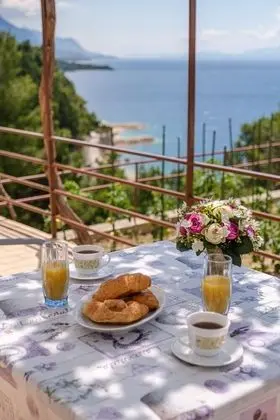 Tek Büyük Yataklı Oda (Double Room with Terrace and Sea View)