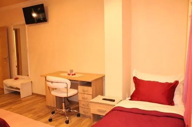 Tek Büyük veya İki Ayrı Yataklı Oda