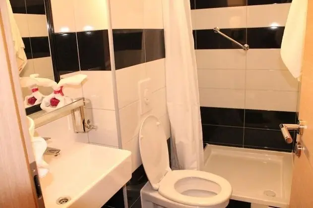 Tek Büyük veya İki Ayrı Yataklı Oda
