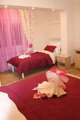 Üç Kişilik Oda