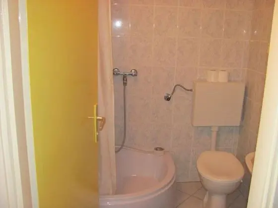 Basic Oda, 1 Yatak Odası, Sigara İçilmez, Ortak Banyo