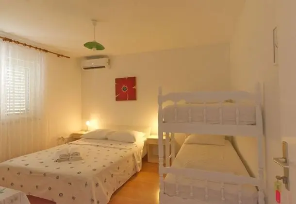 Basic Üç Kişilik Oda, 1 Yatak Odası, Ortak Banyo, Bahçe Manzaralı