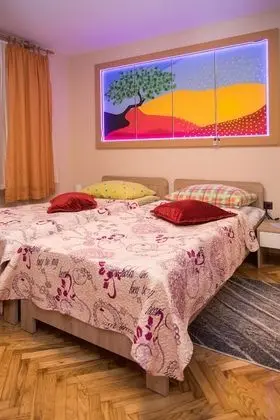 İki Ayrı Yataklı Oda, Ortak Banyo (2)