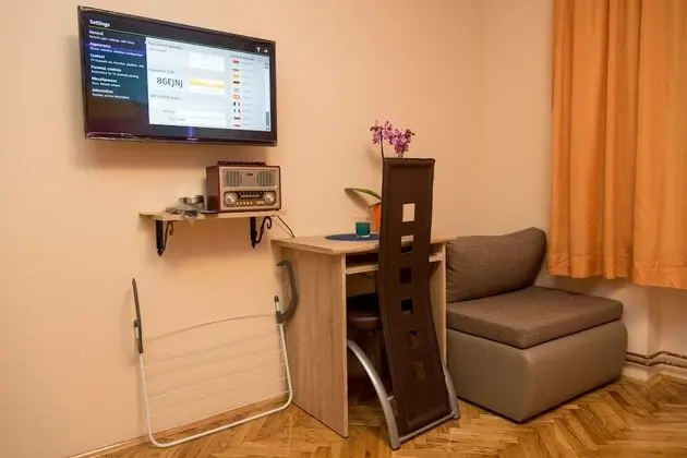 İki Ayrı Yataklı Oda, Ortak Banyo (2)