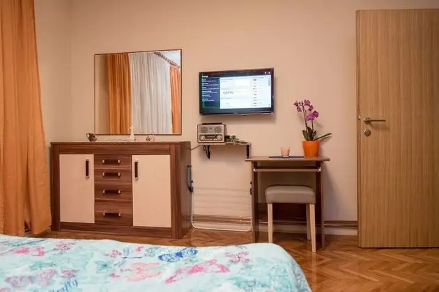 Tek Büyük Yataklı Oda, Ortak Banyo (1)