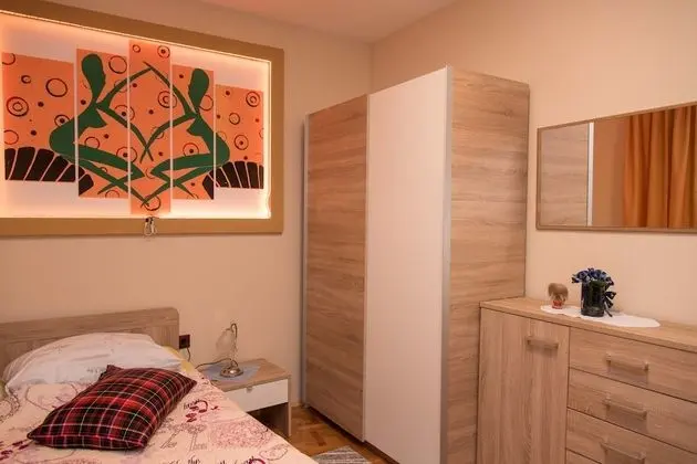 Tek Kişilik Oda, Ortak Banyo (3)