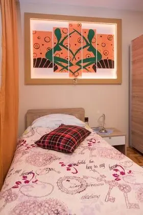 Tek Kişilik Oda, Ortak Banyo (3)