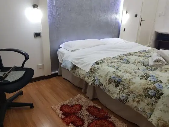 Büyük Yataklı Tek Kişilik Oda