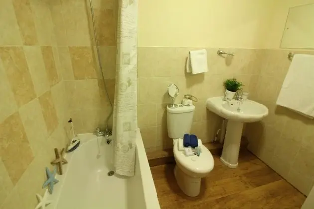 Büyük Yataklı Tek Kişilik Oda