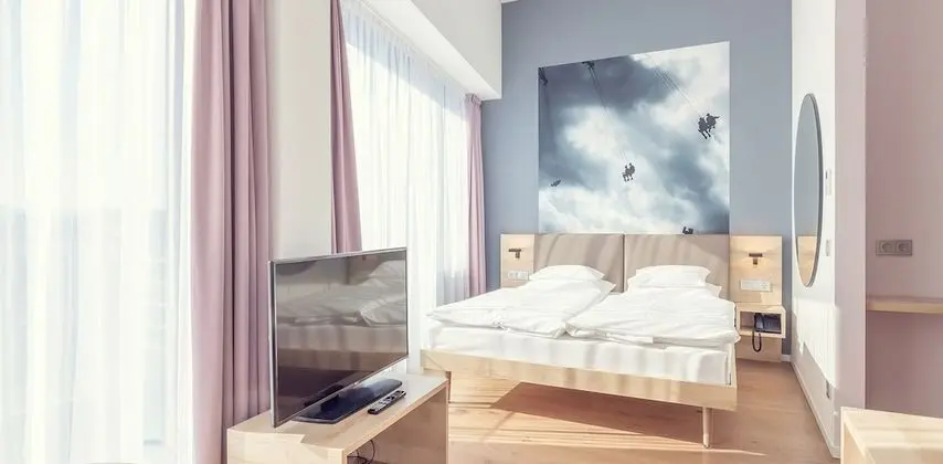 Tek Büyük Yataklı Oda (roomz Style with Bench)