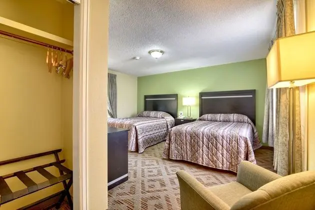 Lawn View Room 2 Double Beds