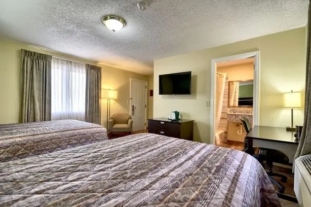 Lawn View Room 2 Double Beds