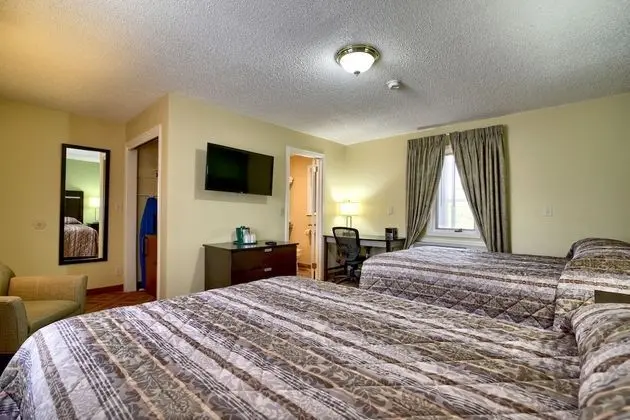 Lawn View Room 2 Double Beds