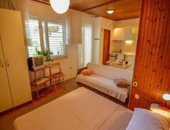 Stüdyo (Rosa - 30m from beach - SA2(2))