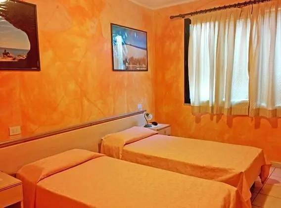 Büyük Yataklı Tek Kişilik Oda