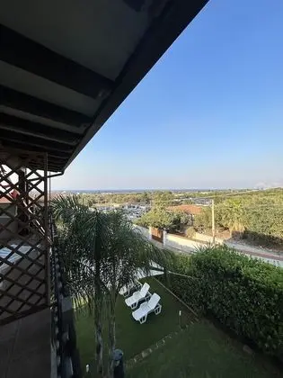Üç Kişilik Oda, Teras