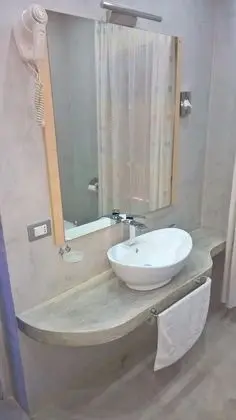 Üç Kişilik Oda, Teras