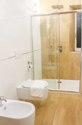 Üç Kişilik Oda