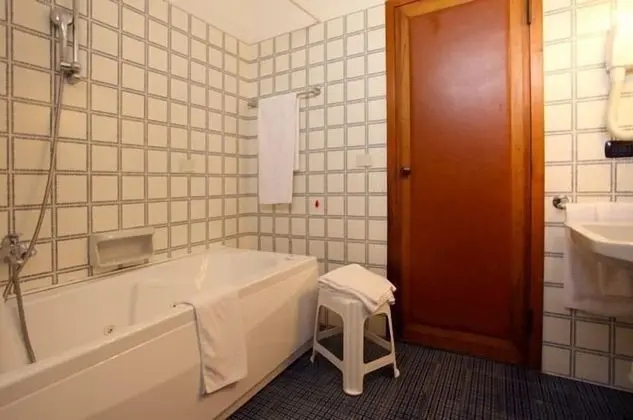 Büyük Yataklı Tek Kişilik Oda