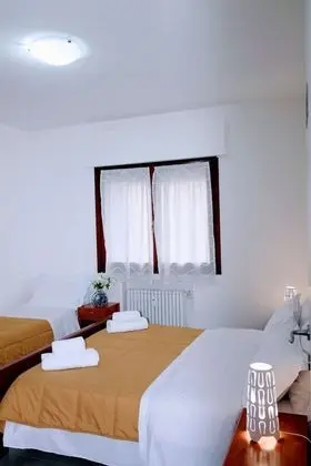 Üç Kişilik Oda, Ortak Banyo
