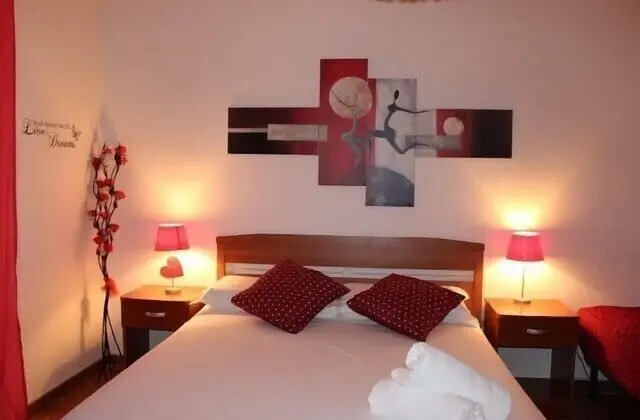 Üç Kişilik Oda
