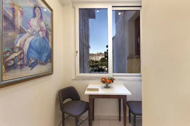 Deluxe Tek Büyük veya İki Ayrı Yataklı Oda, Banyolu/Duşlu, Avlu Manzaralı