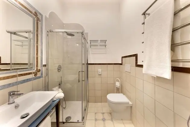Deluxe Tek Büyük veya İki Ayrı Yataklı Oda, Banyolu/Duşlu, Avlu Manzaralı