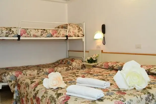 Dört Kişilik Oda, Deniz Manzaralı