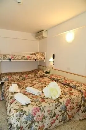 Dört Kişilik Oda, Deniz Manzaralı