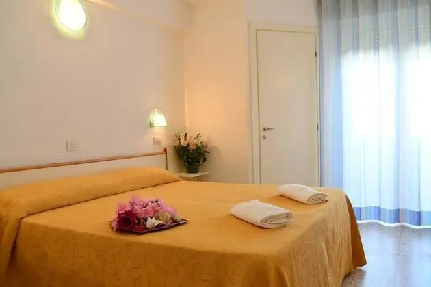 Tek Büyük veya İki Ayrı Yataklı Oda, Deniz Manzaralı