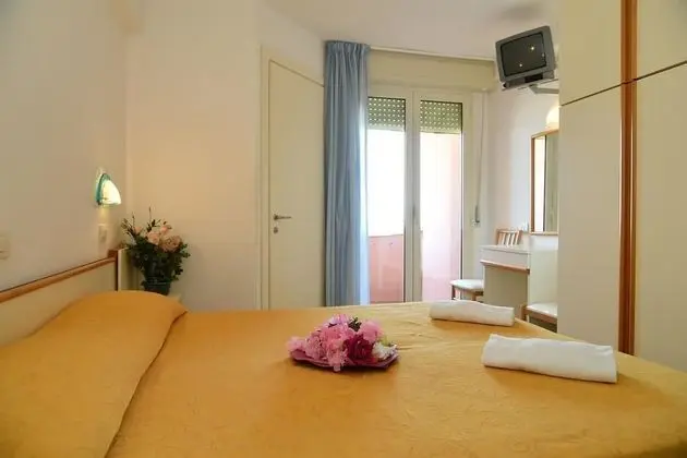 Tek Büyük veya İki Ayrı Yataklı Oda, Deniz Manzaralı