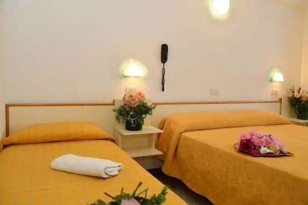 Üç Kişilik Oda, Deniz Manzaralı